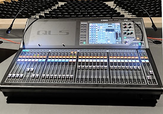 digital mixing console